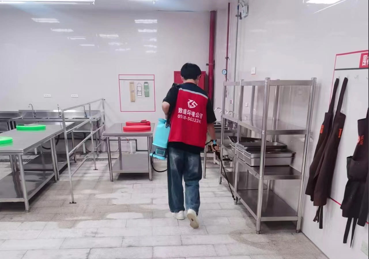 淮北師范攜手泉滿(mǎn)餐飲，共同開(kāi)展除四害行動(dòng)